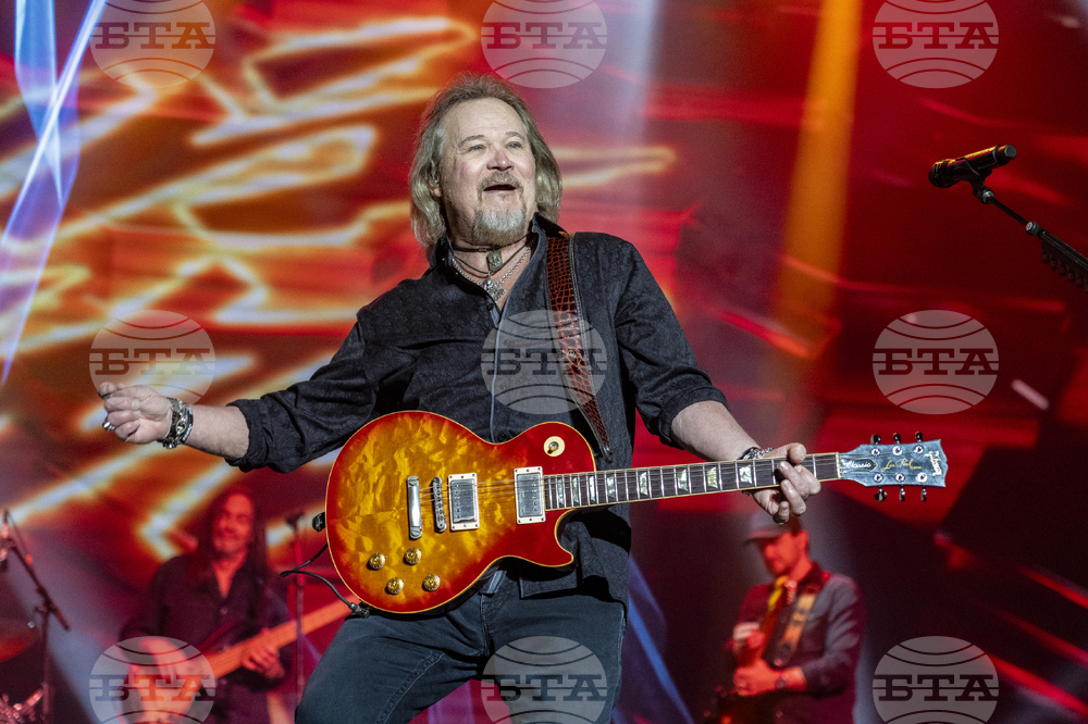 Travis Tritt in Concert - Shipshewana, Ind.