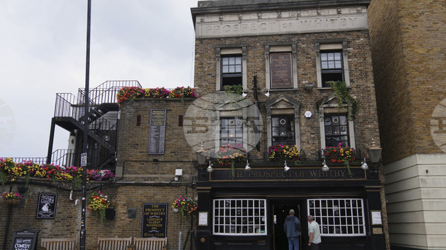 Великобритания обяви пакет мерки в подкрепа на пъбовете