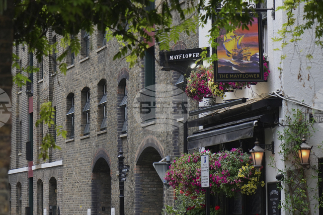 Два пъба в Лондон се съревновават за титлата най-стар крайречен пъб в града