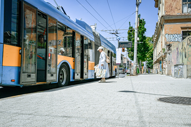 Столичната община обнови близо 57 хил. кв. метра тротоари във всички 24 района