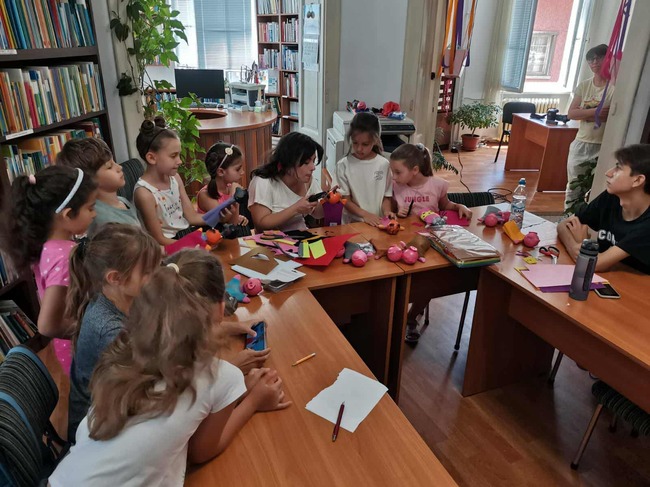 Инициативата „Лято в библиотеката“ в Сливен завърши с бал и театрален спектакъл