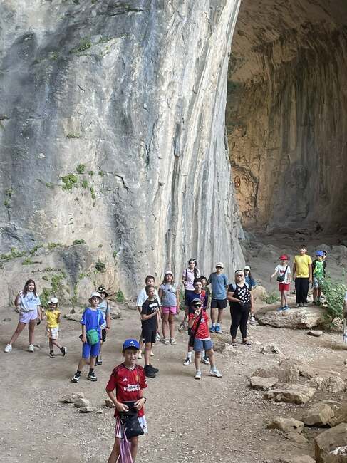 Ученици от училище „Българче“ в Неапол разгледаха пещерата Проходна