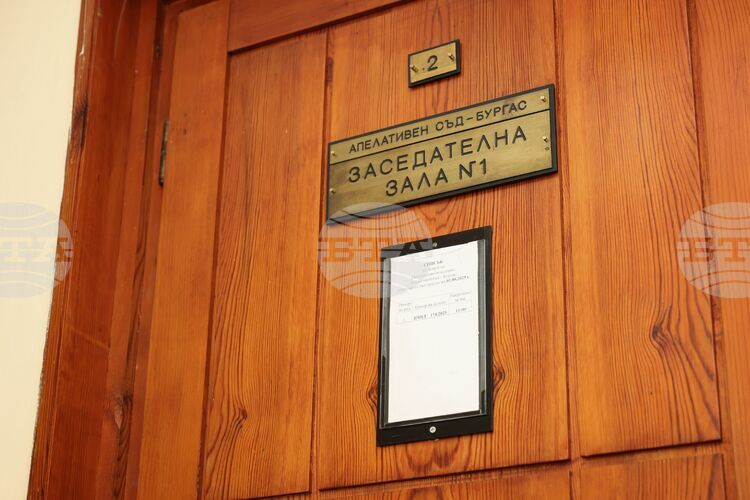 Четиримата част от които задържани в бившата складова база за