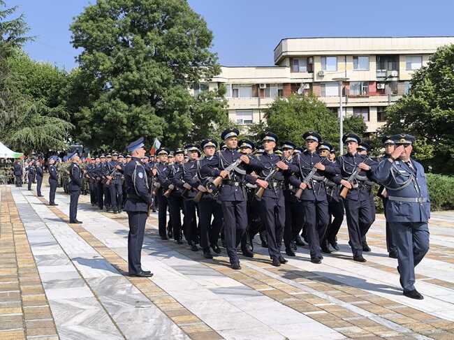 Заместник-министър Радостин Илиев към випускниците на ВВВУ „Г. Бенковски“: Ще имате честта да изграждате новите отбранителни способности на България