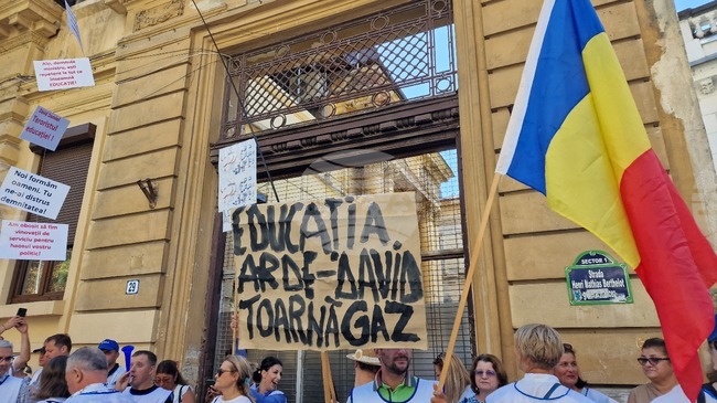 Новата учебна година в Румъния започва с протести и несигурност