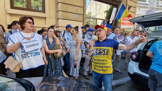 Синдикатите в образованието в Румъния отново излязоха с отворено писмо до президента Никушор Дан заради новите мерки за икономии