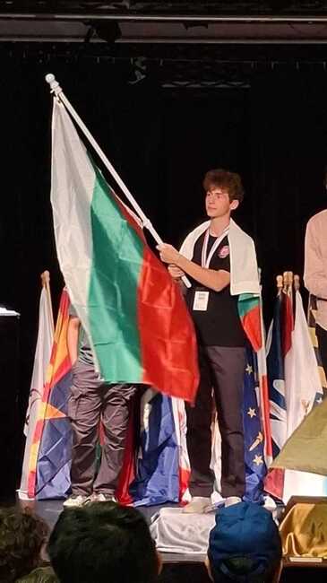 Ученик от Кърджали спечели сребърен медал на Международна олимпиада по история в Париж