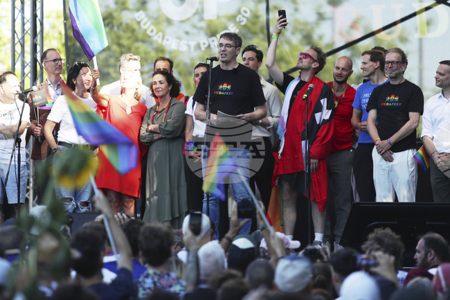 Унгарските власти повдигнаха обвинения срещу либералния кмет на Будапеща заради организирането на Прайд шествие в столицата на страната