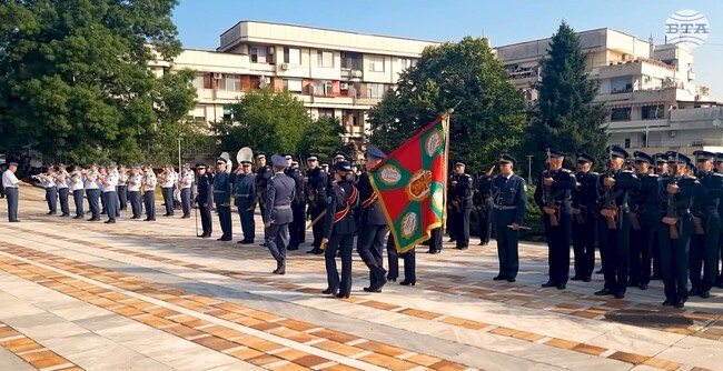Випускниците на ВВВУ "Георги Бенковски" и Професионалния сержантски колеж получиха офицерски и сержантски пагони
