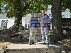 Румъния - Иван Тотев - Художествена галерия „Никола Петров“ - изложба - скулптури - Калафат - бард фестивал