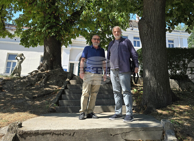 Изложба със скулптури на Иван Тотев се открива днес в румънския град Калафат