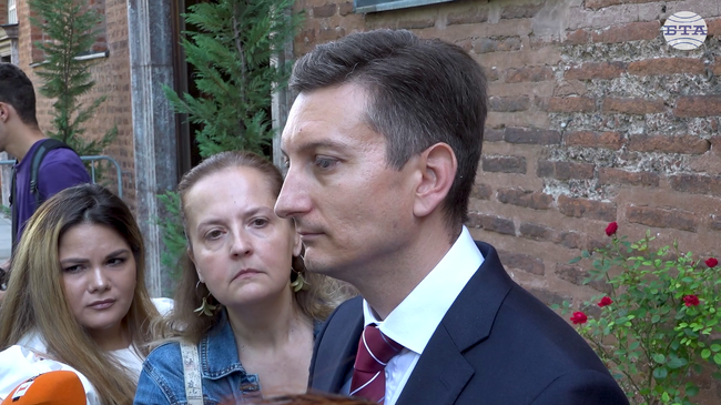 Напускането ми няма нищо общо с казуса с Общинска банка, решението е мое и е без натиск, каза заместник-кметът на София Иван Василев