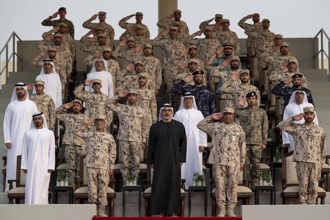 УАМ: Престолонаследникът на Абу Даби присъства на военно обучение в местен учебен център 