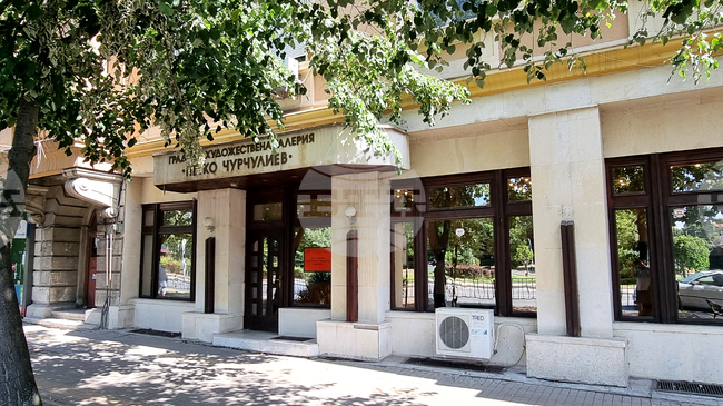 Димитровградските художници подреждат своята годишна изложба в галерия "Петко Чурчулиев"