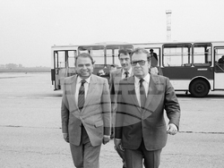  Петър Младенов посрещна министъра на външните работи на Източна република Уругвай Енрике Инглесиас