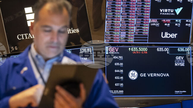 Без значими промени на основните индекси започва търговията на Уолстрийт