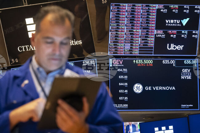 Без значими промени на основните индекси започва търговията на Уолстрийт