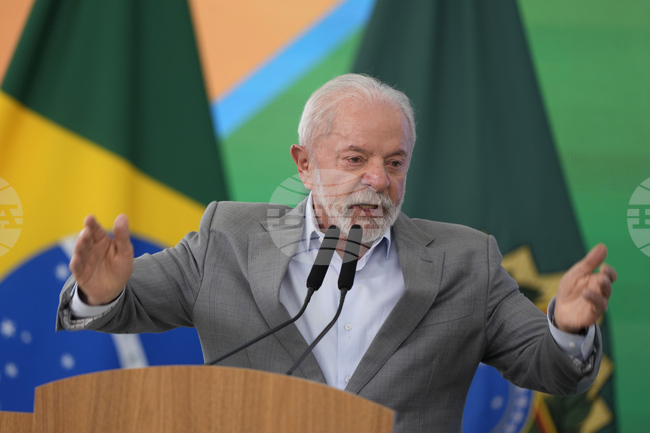 Президентът на Бразилия каза, че е готов проектозакон за правилата в социалните мрежи в страната