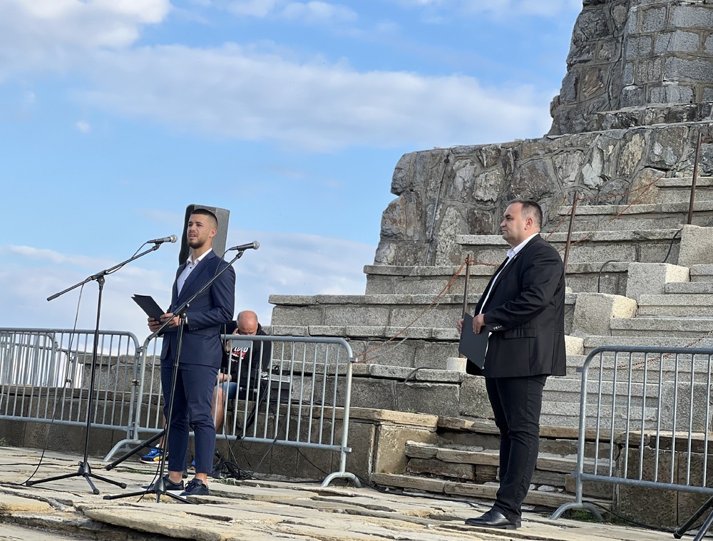 БСП-ОЛ почете героите на Шипка 