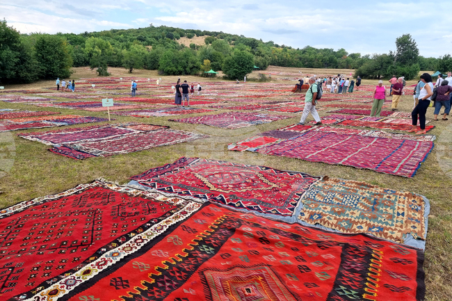Изложбата „Иглика килим фест в кадър“ ще бъде открита на 4 октомври в музей „Етър“