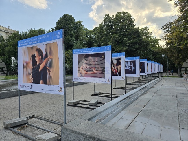 С аржентинско танго откриха фотографската изложба „Прегръдката“ в Пловдив