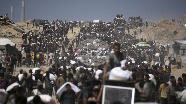 Израел твърди, че 23 000 тона помощи са достигнали до Газа по суша за седем дни 