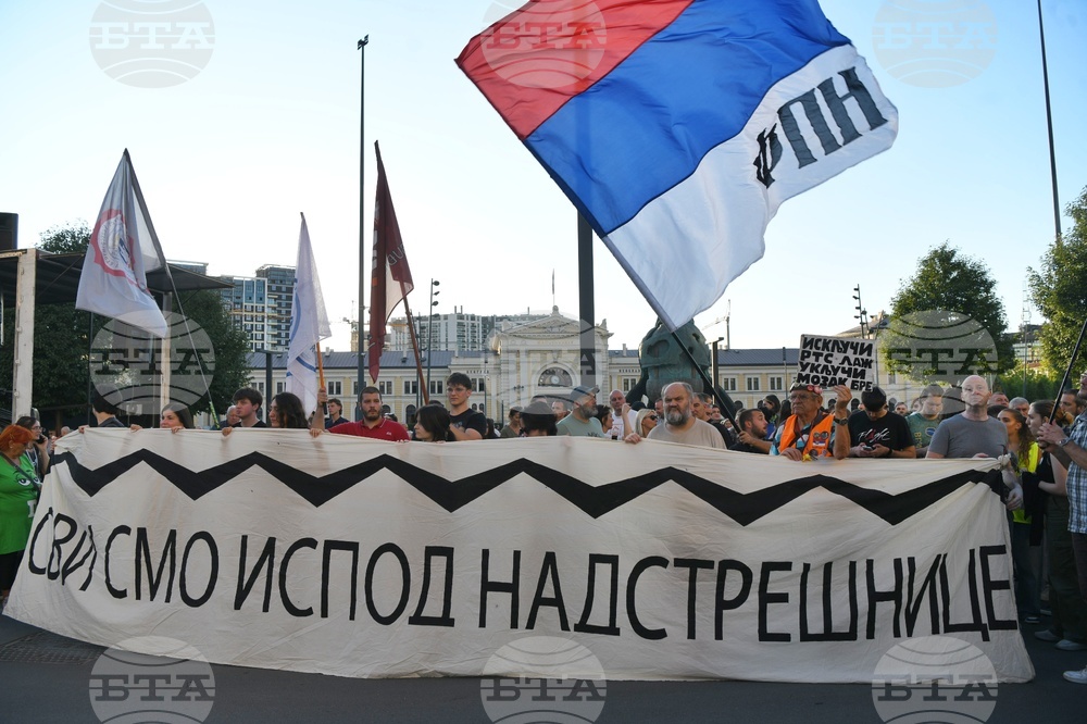 Сблъсъци между полиция и граждани в северния сръбски град Нови Сад 