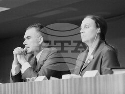 София (18 май 1967) Актьорите Мирослав Миндов и Ружа Делчева по време на заседание на Първия конгрес на културата. Пресфото-БТА, снимка: Владимир Иванов/архив