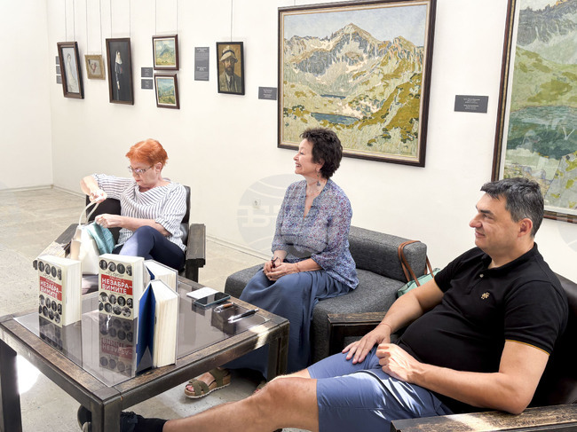 В Самоков бяха представени книгите на Владимир Николов и Виолета Цветкова - „Високо“ и „45 срещи насаме с незабравимите“