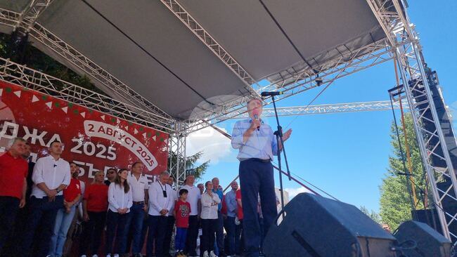 Бузлуджа е върхът, от който се вижда най-добре не само нашето богато историческо минало, но и бъдещето, каза Георги Първанов