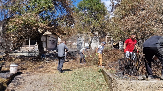 Потушени бяха пожари край Враца и в Трънско, доброволци се събраха да помагат в разчистването на опожарени през седмицата терени 