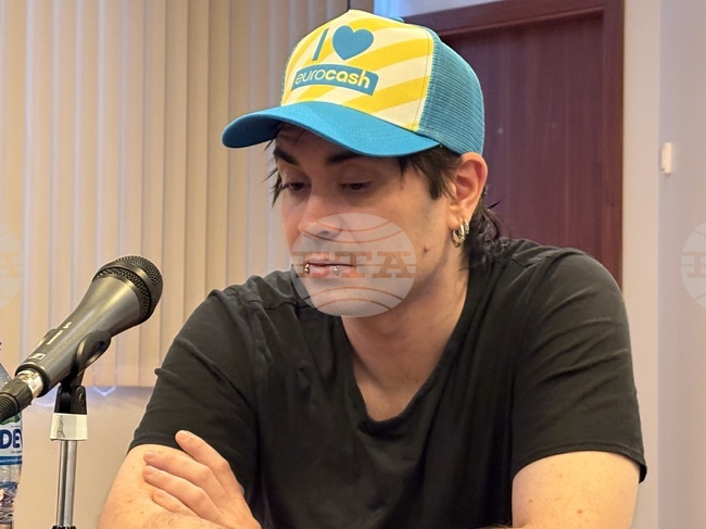 Шведската група „Дърти Луупс“ ще предложи изненади на публиката в Боровец по време джаз фестивала, каза басистът Хенрик Линдер