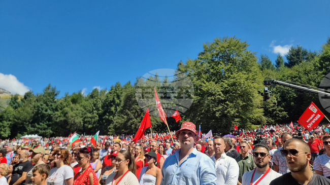 Традиционният събор на БСП събира социалисти от цялата страна край историческия връх Бузлуджа