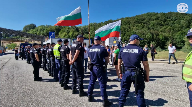 Пътят за Гърция през „Маказа“ не беше затворен, протестиращи се опитаха да блокират движението, но органите на реда не им позволиха
