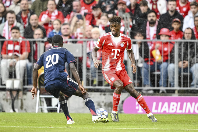 Кингсли Коман отлетя за Рияд за медицински прегледи и подпис с Ал Насър