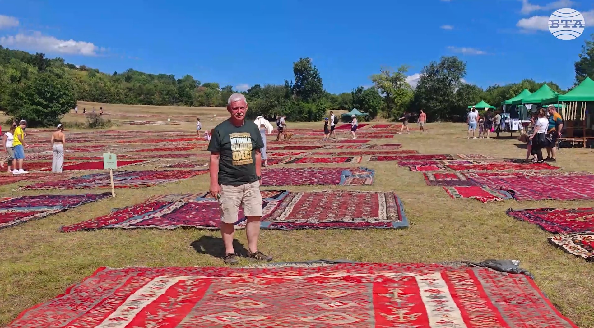 „Иглика килим фест“ събра стотици ценители на българското килимарско изкуство в живописното село Иглика