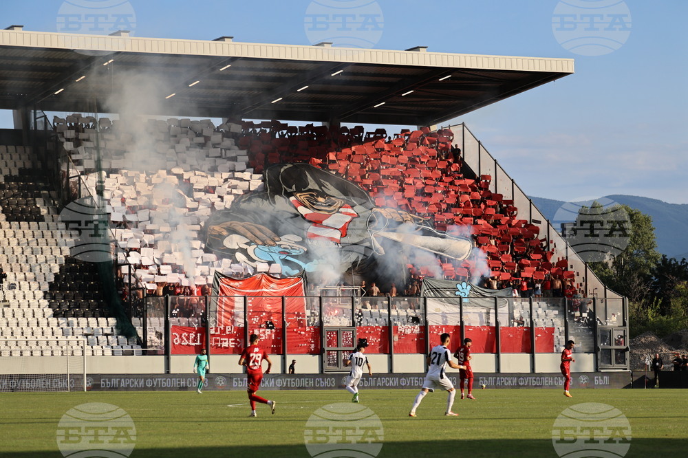Сектор Г: "Времето за реверанс към новите ни спортно-технически ръководители изтече вчера с последния съдийски сигнал на "Лаута" 