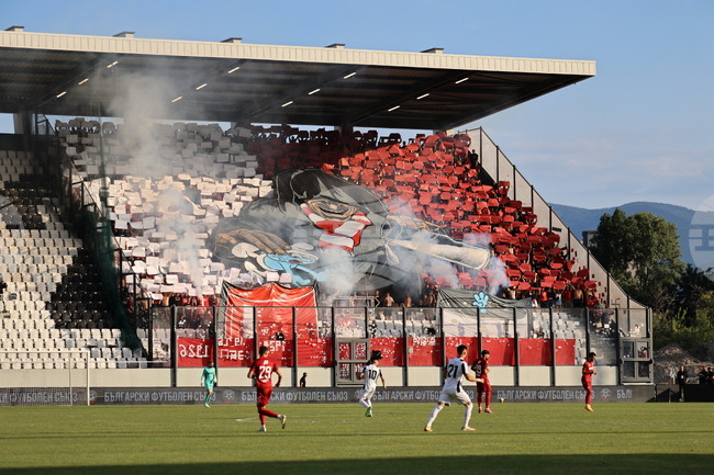 Сектор Г: "Времето за реверанс към новите ни спортно-технически ръководители изтече вчера с последния съдийски сигнал на "Лаута" 