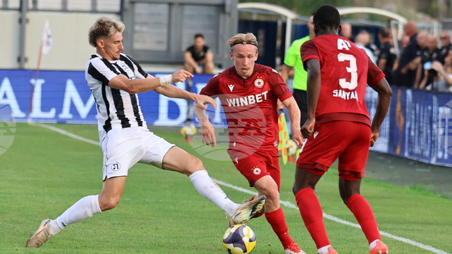 Футболистът на Локомотив (Пловдив) Каталин Иту поднови тренировки