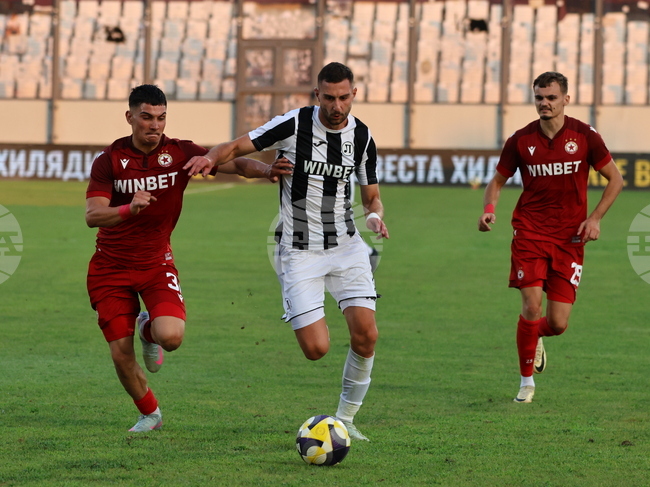 Ефе Али и Александър Александров се завръщат в групата на Локомотив (Пловдив) за домакинството на Септември