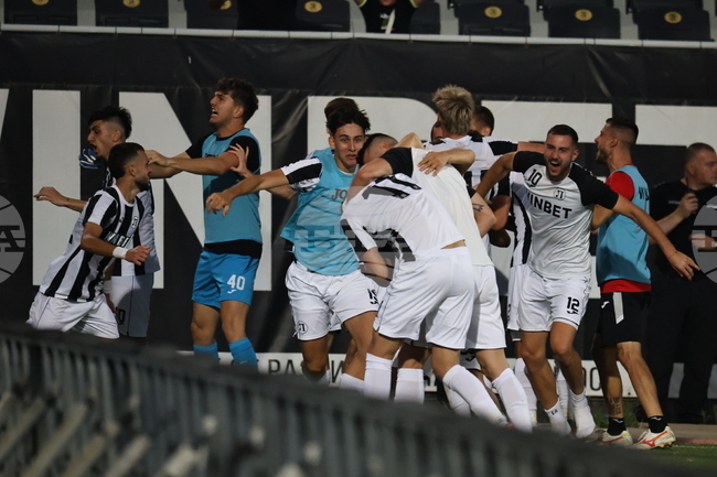 Локомотив Пловдив спечели драматично срещу Славия и се изкачи на трето място в класирането в Първа лига