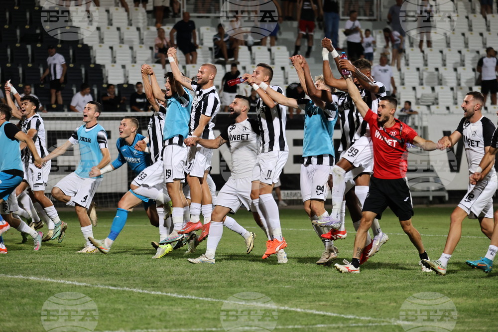 Локомотив Пловдив достигна до успеха срещу Славия с гол в добавеното време 