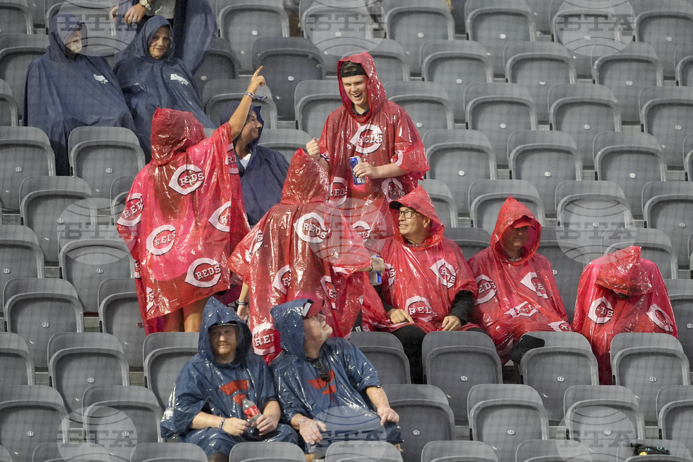 Reds Braves Baseball