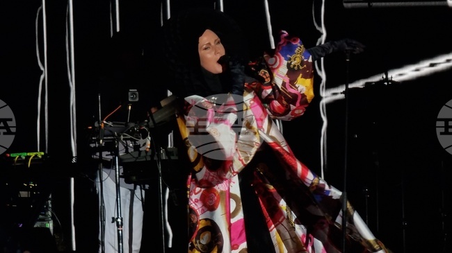 Ройшин Мърфи разтанцува бургаската публика, която припяваше с нея на любимите си песни