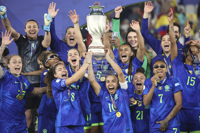 Бразилия защити титлата си на женското издание на Копа Америка след победа над Колумбия с дузпи