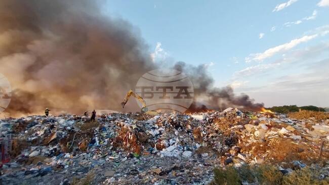 Firefighters Extinguish Large Fire in Landfill near Silistra