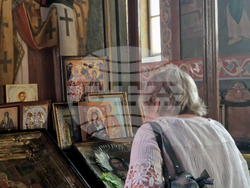 Разград - храм „Свети Николай Мирликийски Чудотворец” - неделно богослужение