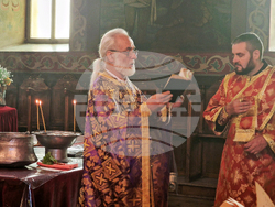 Разград - храм „Свети Николай Мирликийски Чудотворец” - неделно богослужение