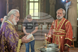 Разград - храм „Свети Николай Мирликийски Чудотворец” - неделно богослужение