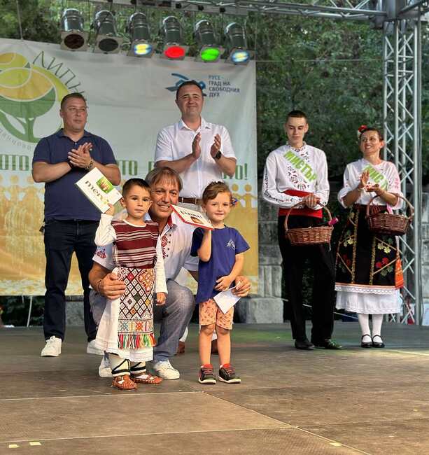 Клуб за автентични песни и танци Калипетрово са големите победители в Националния фолклорен фестивал в Николово